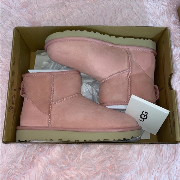 Uggs - Picture 1 of 5